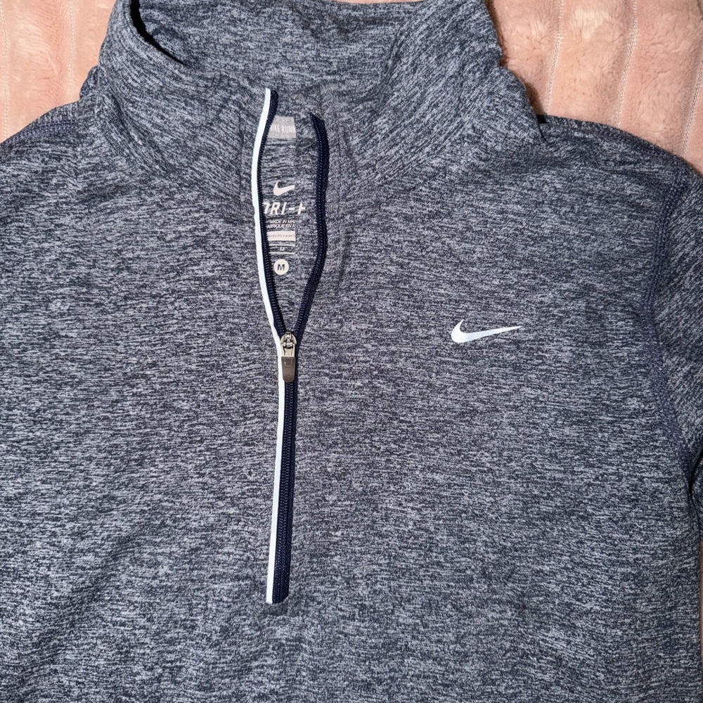 Pre-loved Nike Heathered 1/4 Zip Dri-FIT Pullover - Picture 2 of 3